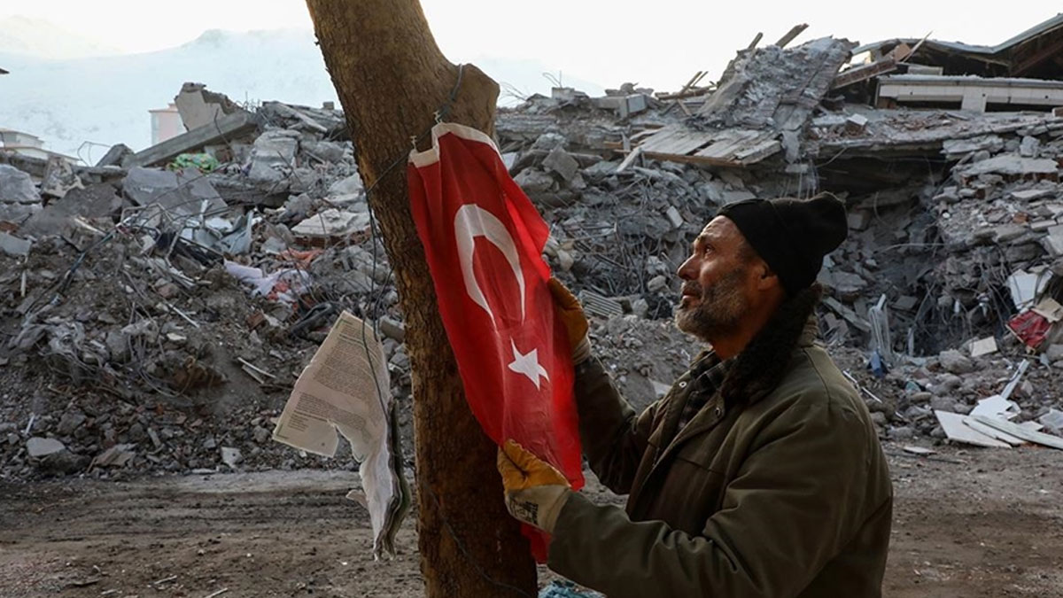 Türkiye asrın felaketi sonrası tek yürek oldu Deprem bölgelerinde son