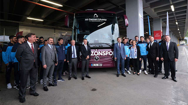 Trabzonspor’un yeni Mercedes'i teslim edildi