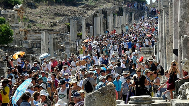 Türkiye'ye yılın ilk 4 ayında 8 milyon 735 bin 268 yabancı ziyaretçi