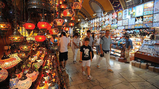 Yabancılar Türkiye'de alışverişe doymuyor