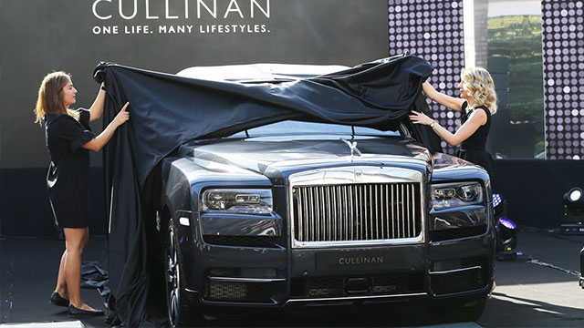 Rolls-Royce ilk SUV'u Cullinan'ı tanıttı