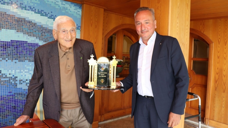 Ali Nihat Gökyiğit'e "Galatasaray Ödülü"
