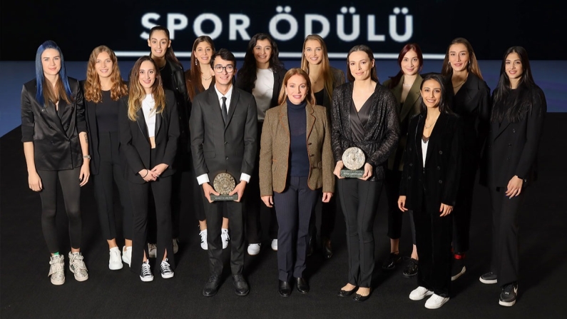 2021 Mustafa V. Koç Spor Ödülü, Mete Gazoz ve A Milli Kadın Voleybol Takımı'nın oldu