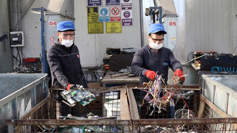Kocaeli'deki tesiste 19 yılda 70 bin ton elektronik atık geri dönüştürüldü