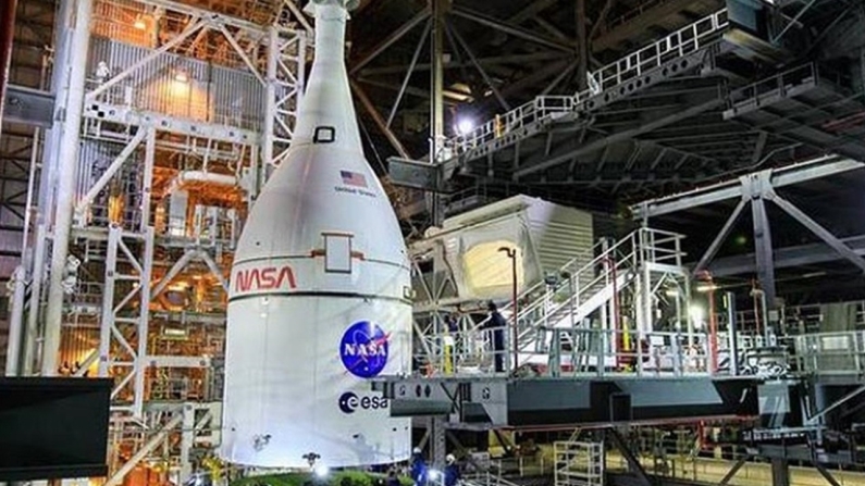 NASA Ay'a insan göndereceği roketi fırlatma sisteminde arızalanan ekipmanı onardı