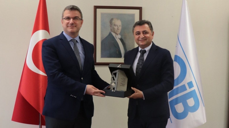 Anadolu Isuzu'ya Uludağ Otomotiv Endüstrisi İhracatçıları Birliği'nden “Büyük Hedeflerin Üstün Başarısı” Ödülü