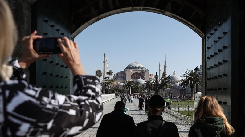 İstanbul'a haziranda gelen turist sayısı 2021'in aynı ayına göre yüzde 115 arttı