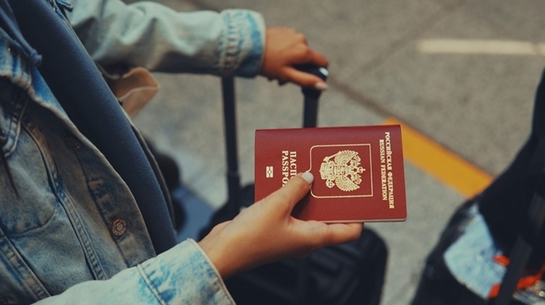 AB Rus vatandaşlarına yönelik vize kısıtlamalarını sıkılaştırıyor