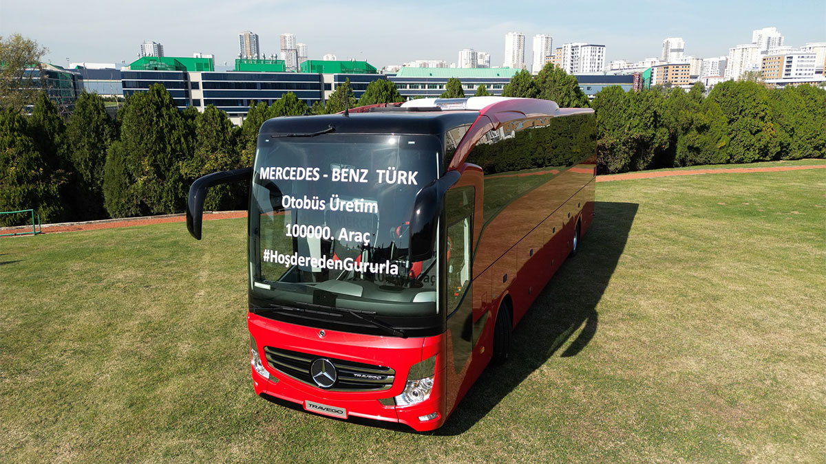 Mercedes-Benz Türk'ün gurur günü! 100 bininci otobüs banttan indirildi