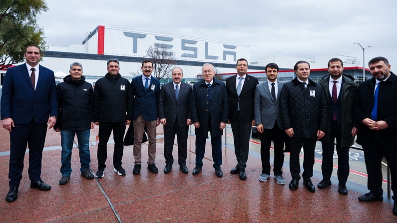 Bakan Varank: Tesla Türkiye pazarına girmek istiyor