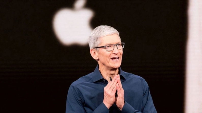 Apple CEO'su Tim Cook maaşında kendi isteğiyle indirime gitti