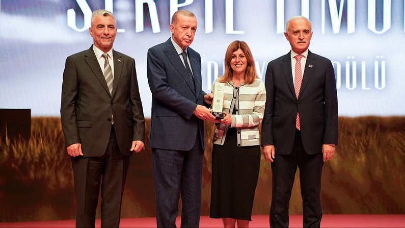 Serpil Timuray, Dünya Türk İş Konseyi'nde ‘İş Dünyası Ödülü'nü aldı