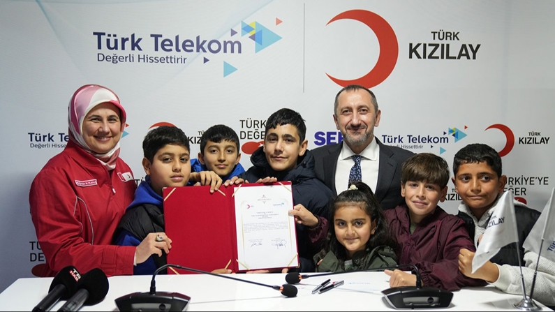 Türk Telekom ve Kızılay'dan depremzede öğrencilere eğitim ve teknoloji desteği için iş birliği