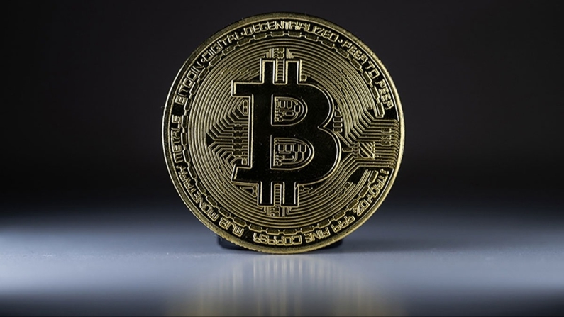 Bitcoin, zirveyi test etti: 57 bin doları aştı