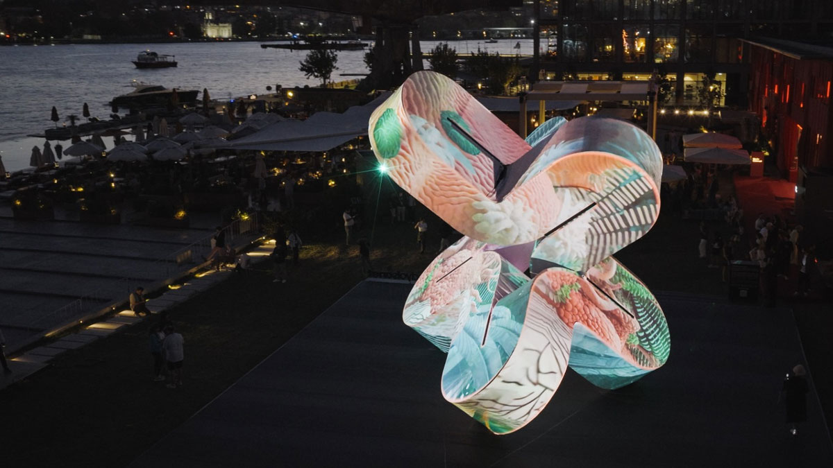 Güvenç Özel'in ‘Neuroflux'ı Contemporary Istanbul'da ilgi gördü