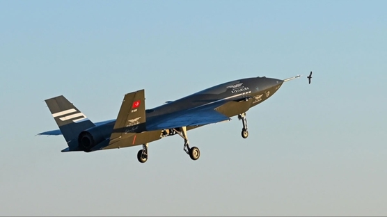 Bayraktar KIZILELMA hava-hava füzesiyle dünyada ilke imza attı