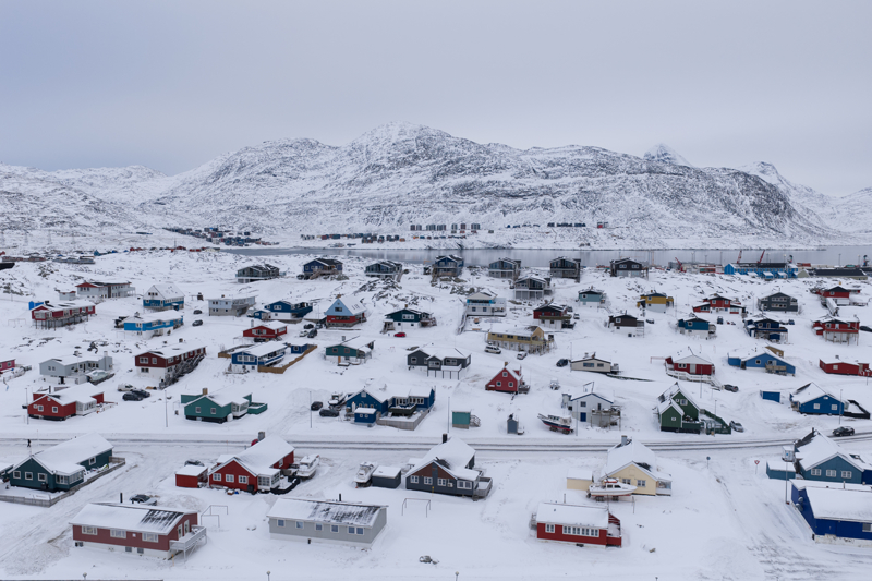 <p>Adadaki potansiyel petrol, doğalgaz ve nadir toprak mineralleri rezervleri de şirketlerin ilgisini çekiyor. </p>