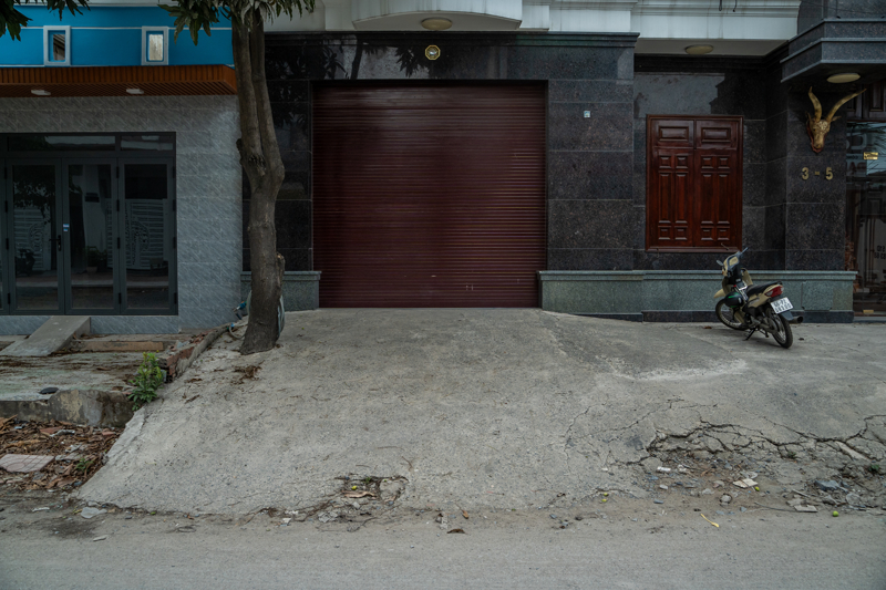 <p>Vietnam basınına göre Singapur Nanyang Teknoloji Üniversitesi, NASA ve İsviçre Federal Teknoloji Enstitüsü'nden uzmanların araştırması, kentin dünyanın en hızla çöken şehirlerinden biri olduğunu ortaya koydu. </p>