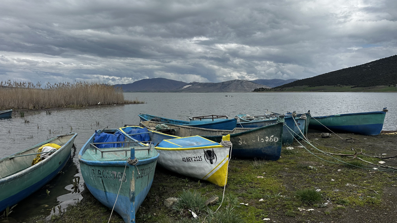<p>8.220 hektar alana sahip olan ada, Beyşehir Gölü'nün en büyük adasıdır ve adanın üzerinde bir köy bulunuyor.</p>