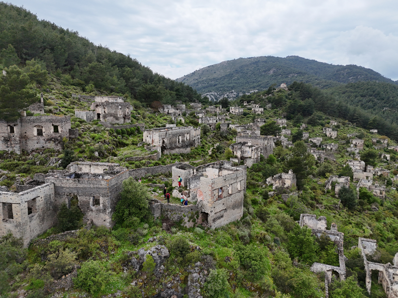 <p>Baharın gelişiyle birlikte Likya Yolu yerli ve yabancı turistlerin odak noktası oldu. </p>