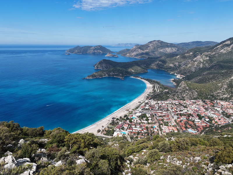 <p>Bugün Teke Yarımadası olarak adlandırdığımız, Muğla'nın doğusundan Antalya'nın batısına dek uzanan sarp ve ormanlık coğrafya uzun yıllar antik çağın en ilginç halklarından biri olan Likyalılara ev sahipliği yapmış.</p>