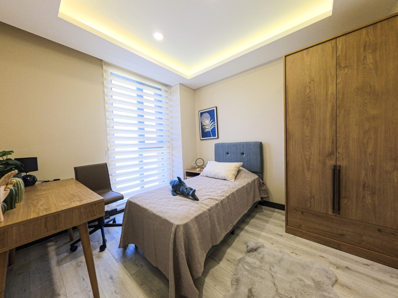 Toplu Konut İdaresi Başkanlığı (TOKİ) tarafından hayata geçirilen "Yüzyılın Konut Projesi" kapsamında İstanbul'da inşa edilmesi hedeflenen sosyal konutlara ilişkin örnek daireler Başakşehir'de basına tanıtıldı.