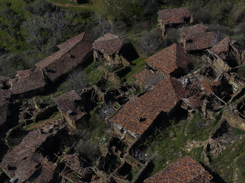 <b> 4 evde restorasyon sürüyor</b><p><b><br></b></p><p>Ödemiş Belediye Başkan Yardımcısı Muhittin Cumhur Şener de Lübbey'in milli mücadele döneminde, işgalcilere karşı direnen efelere ev sahipliği yaptığını, bu açıdan da ayrı bir öneme sahip olduğunu söyledi.<b></b></p>