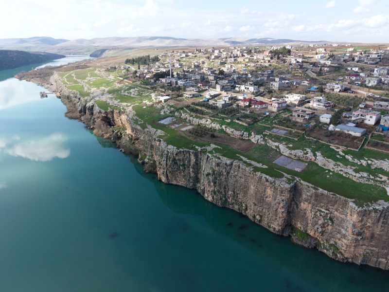 <p>Ziyaretçiler, turlar sırasında yaklaşık 2 bin yıllık mağaraları yakından görme imkanı buluyor.</p>