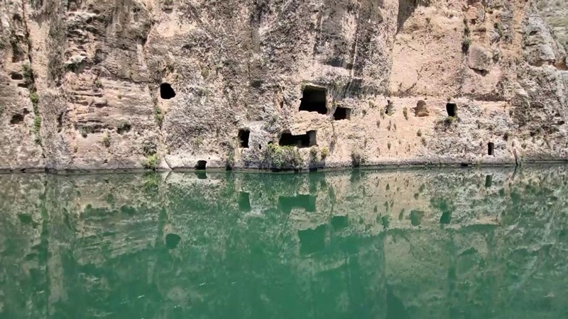 Yerleşim izleri 5 bin yıl öncesine dayansa da, bu mağaraların bir kısmının Roma döneminde "kaya mezarı" olarak kullanıldığı tespit edilmiş. 