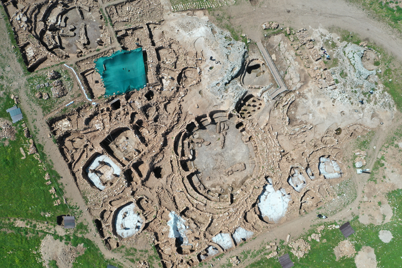 Taş Tepeler Koordinatörü ve Karahantepe Kazı Başkanı Prof. Dr. Necmi Karul, AA muhabirine yaptığı açıklamada, mayıs sonuna doğru yeni sezon hazırlıklarını tamamlayarak Karahantepe'de yeniden kazılara başlayacaklarını söyledi.