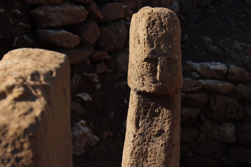 Karahantepe, <i data-path-to-node="12" data-index-in-node="13">Archaeology Magazine</i> tarafından <b data-path-to-node="12" data-index-in-node="45">2025'in en önemli 10 keşfinden biri</b> seçilerek tüm dünyanın dikkatini çekti. 