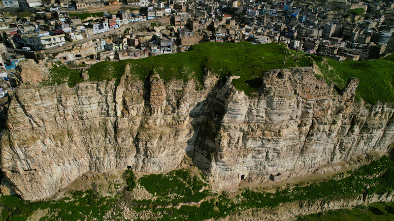 <p>Fotoğraflar: Anadolu Ajansı</p><p><br></p><p>Bu makalenin ardından <a href="https://www.platinonline.com/seyahat/turkiyenin-en-buyuk-3-kalesi-tarih-gun-yuzune-cikacak-1096903">"<strong >Türkiye'nin en büyük 3. kalesi: Tarih gün yüzüne çıkacak"</strong></a><span > başlıklı yazıya da bakabilirsiniz.</span></p>