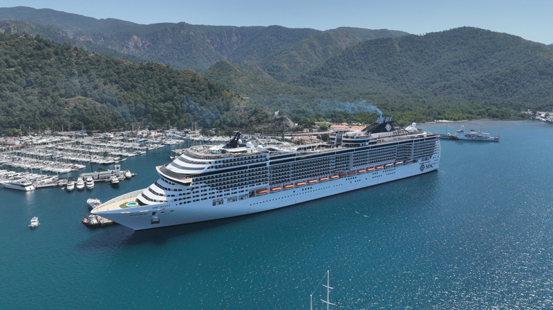 <p><b>22 SEFER DAHA YAPACAK</b></p><p><b><br></b></p><p>Divina'nın, 28 Nisan ve 5 Mayıs'ta da uğradığı Marmaris'e getirdiği turist sayısı, 14 bin 125'e yükseldi. </p>