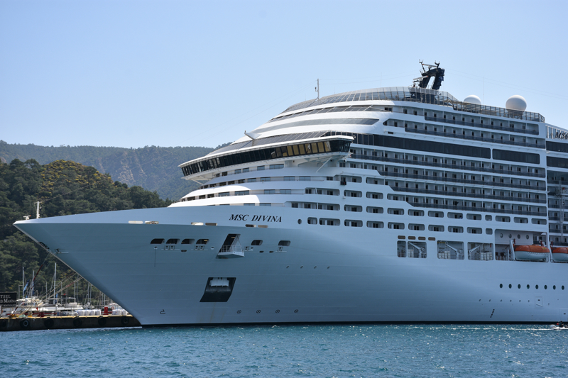 <p>Akşam'ın haberine göre Kruvaziyer şirketlerinden MSC Cruises'un filosundaki 'Divina' adlı yolcu gemisi, Kuşadası'ndan ayrıldıktan bir gün sonra Muğla'nın Marmaris ilçesine geldi.</p>