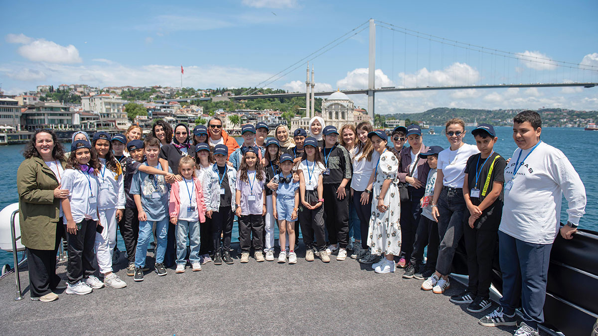Eğitime ve afet bölgesine güçlü sosyal sorumluluk desteği