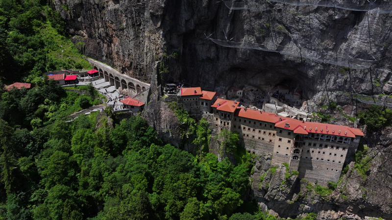 Manastır, kaya düşme riskine karşın 1 Kasım 2021'de tekrar ziyarete kapatılarak tehlike oluşturan kayalar çelik halatlarla sabitlendi, kaya tutucu bariyerler inşa edildi. Çalışmanın tamamlanmasıyla tarihi manastır 1 Mayıs 2022'de tekrar ziyarete açıldı.