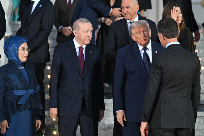 <p>ABD Başkanı Donald Trump, Mehteran Birliği'nin çaldığı marşı beğendiğini "OK" işaretiyle onayladı. </p>