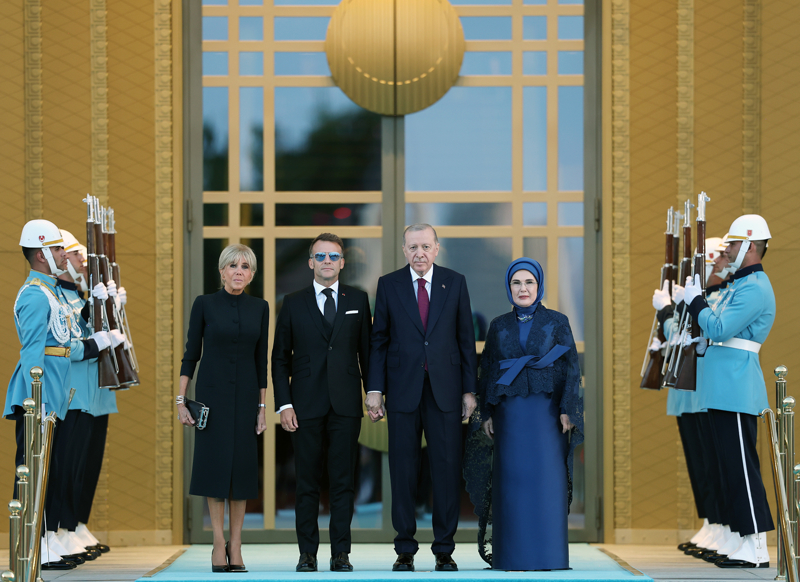 <p>Fransa Cumhurbaşkanı Emmanuel Macron ve eşi Brigitte Macron</p>