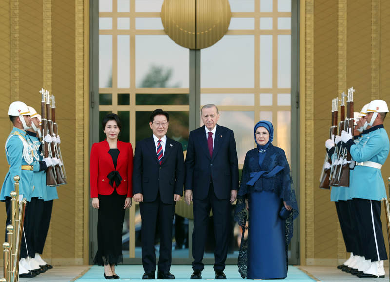 <p>Güney Kore Devlet Başkanı Lee Jae Myung ve eşi Kim Hea Kyung</p>