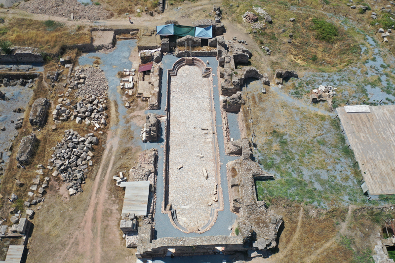 Çekilmez, özellikle sıcak yaz aylarında hamama gelen kişilerin havuzu serinlemek için kullandıklarını düşündüklerini anlatarak, yapının arkasında bir<b> gymnasium</b> (çok amaçlı eğitim kompleksi) olduğu için burada eğitim alan çocukların da yüzme havuzunu kullandığını tahmin ettiklerini söyledi.