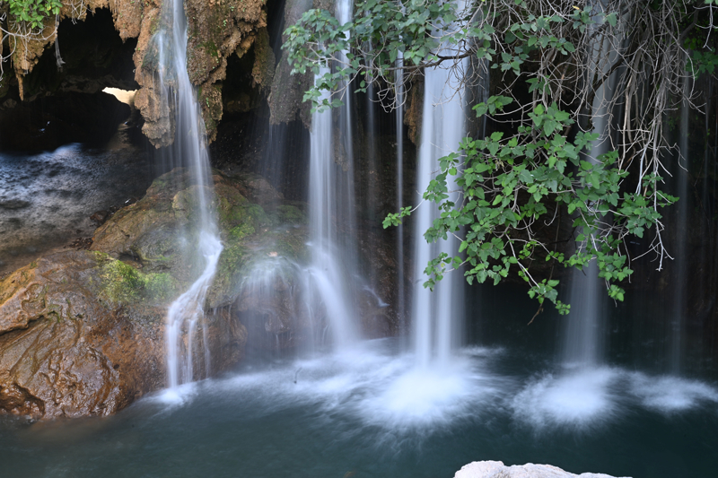 <b>"Burası gelmeye ve görmeye değer bir yer"</b><p><b><br></b></p><p>Bölgeyi gezmeye gelen Murat Südemer de "Almanya'dan geliyorum. Burası gelmeye ve görmeye değer bir yer. Memleketimizin her bir köşesi ailecek gezilip görülmesi gereken yerler." ifadelerini kullandı.<b></b></p>