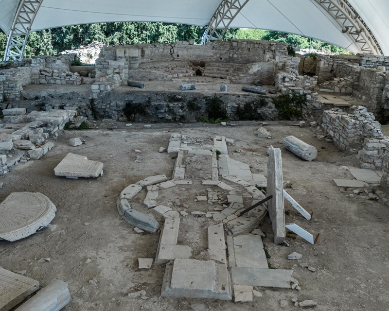 <p>"Kentimizin tanıtımına katkı sunacak"</p><p>Kuşadası Belediyesi'nin Başkan Ömer Günel'in görevde olduğu dönemden itibaren Kadıkalesi-Anaia Höyüğü kazılarına düzenli olarak destek verdiğini belirten Belediye Başkan Vekili Tahsin Demirtaş, "Kentimizin tarihini aydınlatacak ve geçmişimizi geleceğe taşıyacak bilimsel çalışmalar bizim için büyük bir değer taşıyor. Kuşadası Belediyesi olarak, kültürel mirasımıza sahip çıkmayı görev biliyoruz. Kazılara nakdi ve ayni desteğimizi kararlılıkla sürdüreceğiz. İlerleyen dönemde Kadıkalesi'nin turizme kazandırılması kentimizin tanıtımına da önemli bir katkı sunacak" dedi.</p>