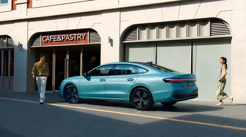 SAIC Volkswagen tarafından satışa çıkarılan yeni Passat Pro'nun resmi fiyatları 172 bin yuan ile 239 bin 900 yuan arasında değişiyor. <p><br></p><p>Bu fiyatlar güncel kurla yaklaşık 25 bin 600 dolar ile 35 bin 700 dolara karşılık geliyor. Lansmana özel sınırlı süreli fiyatlar ise 139 bin 900 yuan ile 209 bin 900 yuan arasında. Bu rakamlar da yaklaşık 20 bin 800 dolar ile 31 bin 250 dolar seviyesinde bulunuyor.</p>