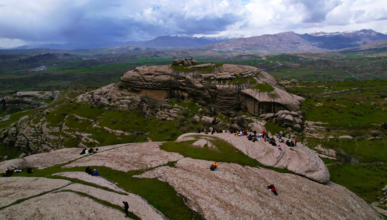Türkiye'de dev kayaların üzerindeki 5 bin yıllık kale