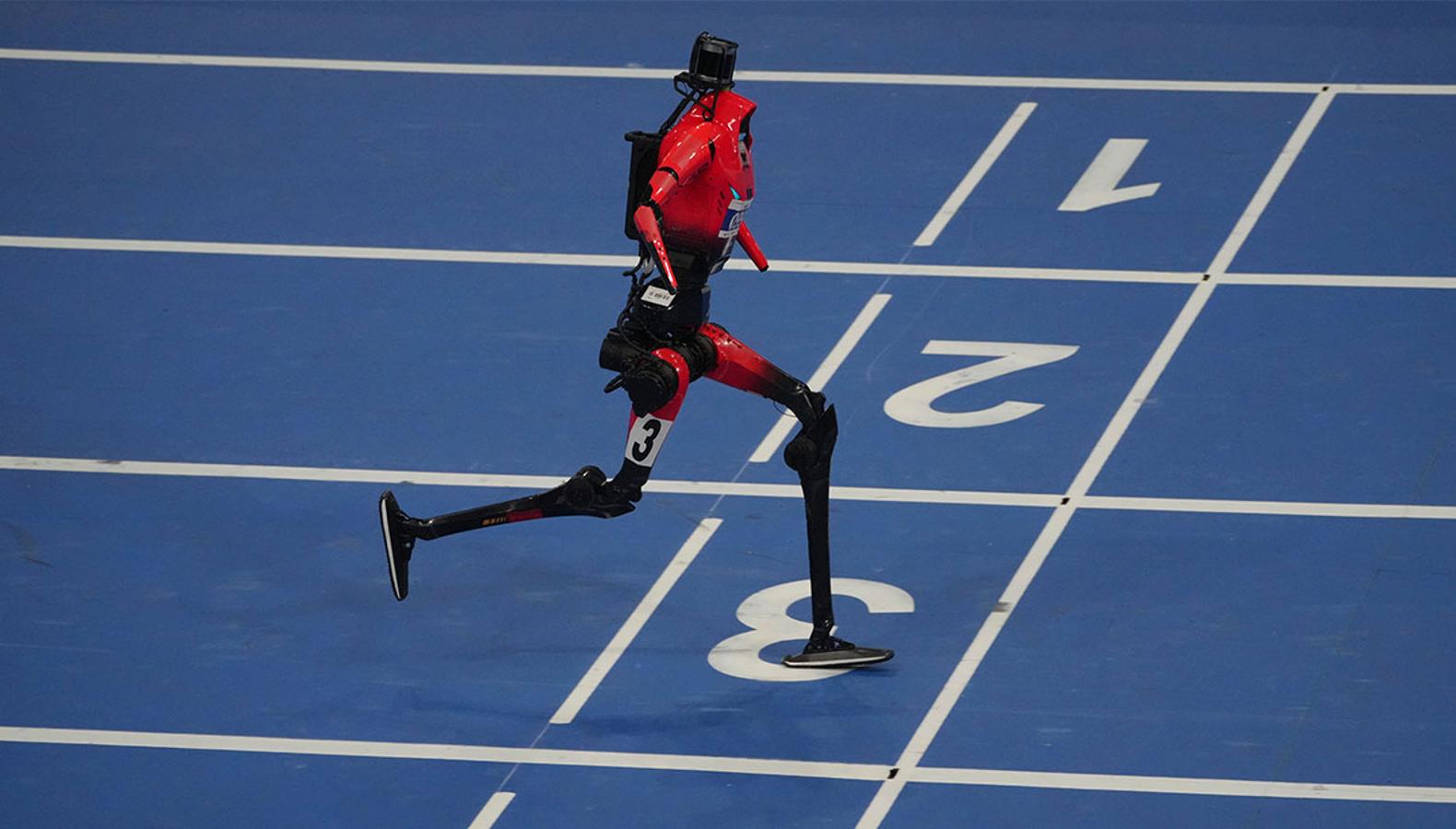 Dünya bu insansı robotu konuşuyor: Bolt'un 100 metre rekorunu kırdı