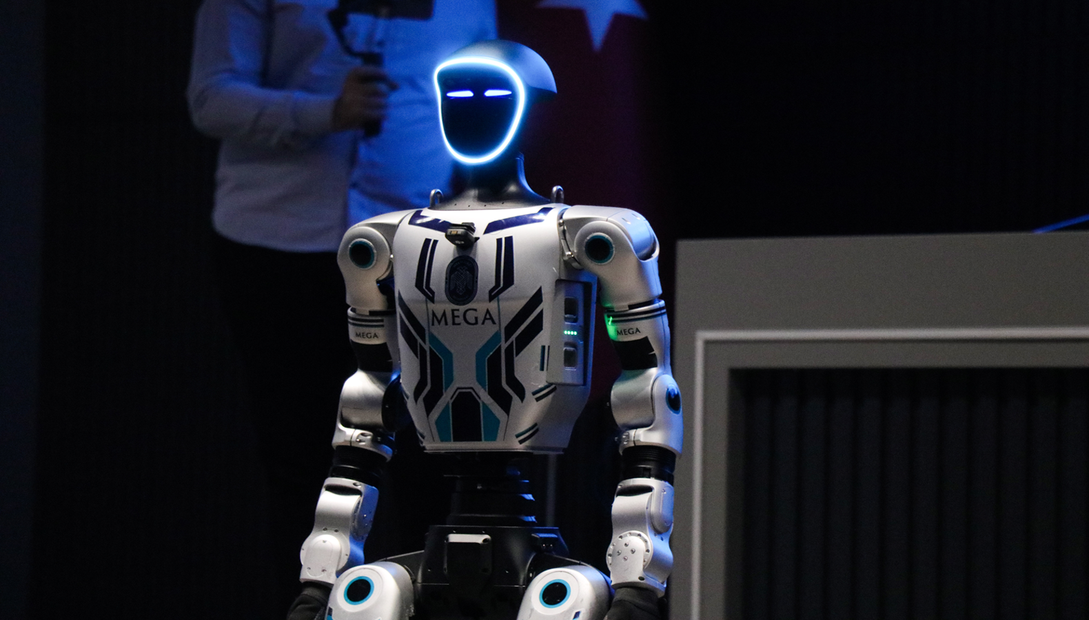 İnsansı robot eğitimi tamamladı, belediyede işe başladı