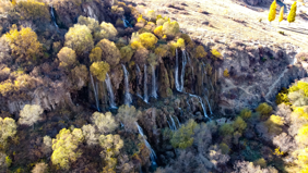 Erzincan'daki Girlevik Şelalesi sonbahar renkleriyle göz kamaştırıyor