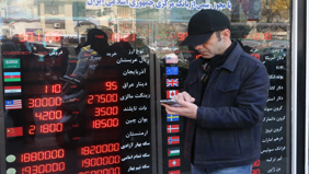 İran para birimi rekor düşük seviyeye geriledi