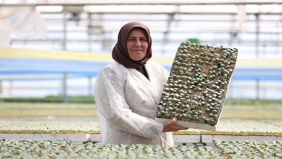 Bileziklerini sermaye yaptı, bugün onlarca kişiye istihdam sağlıyor