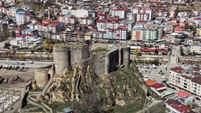 26 yıldır kapalıydı: Film seti gibi görünen tarihi kale yeniden görülebilecek